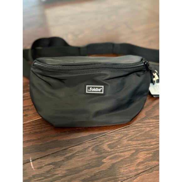 The Foldie® Crossbody black NWT  travel safe RFID waist Fanny pack - Picture 5 of 11